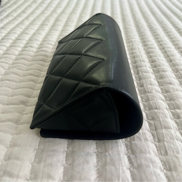 Chanel black sunglass case in calf skin leather - Picture 4 of 7